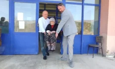 Bartın’da 100 yaşındaki teyze sandığa gitti